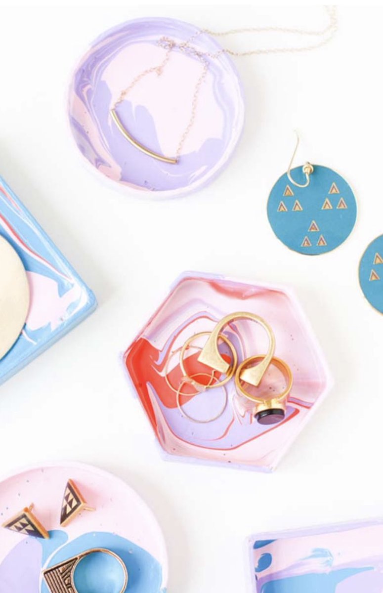 Discarded lids can easily be transformed into jewellery trays or trinket holders. Paint these to your liking and add a clear coat to protect.