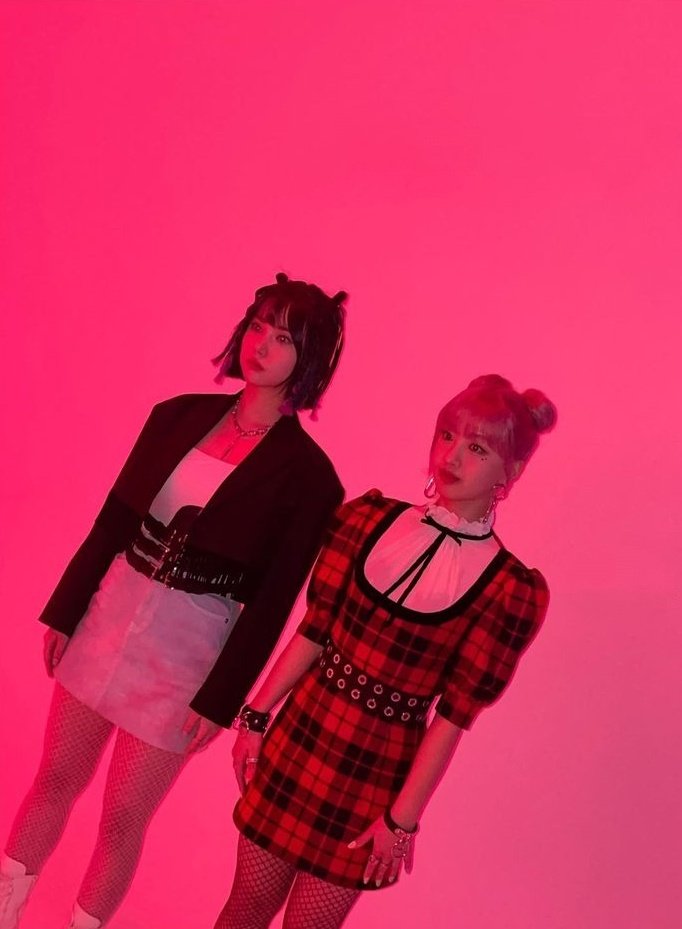 eunha's ig story update with adora ❤️