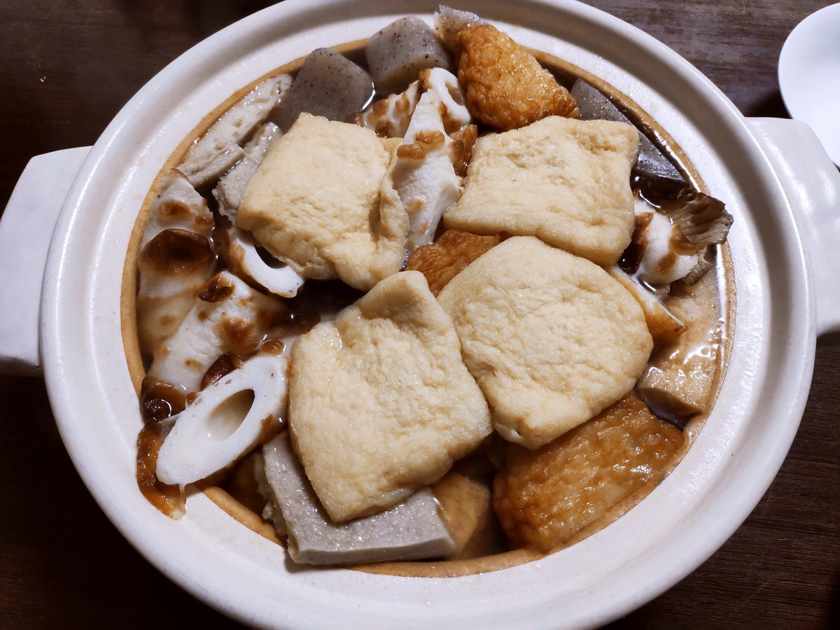 今シーズン初のおでん。休みの日やから手かかるもん作ろうと思って買い物に出たものの、なんやバタバタして時間も足らず、味も決まらず…。