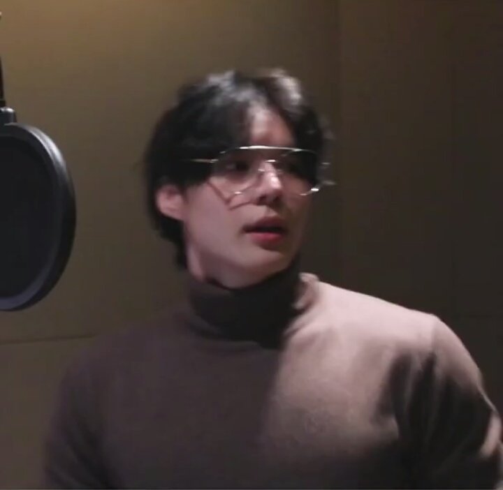 maltejeu's tweet photo. sejun!! i need your selfie with this outfit 😶😶 https://t.co/TYoJviUL8Q