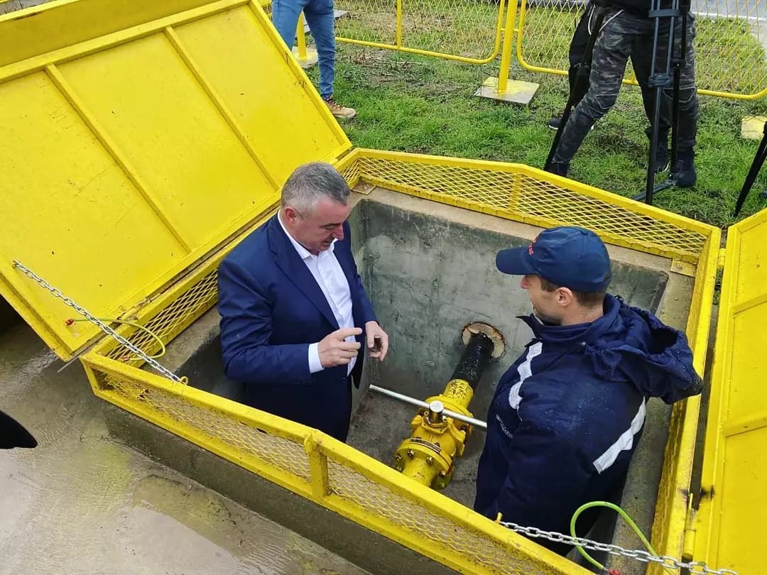 POdborSPS's tweet photo. Srbija se ubrzano gasifikuje 🚧

Danas je pušten gas u naseljenim mestima Opštine Irig. Time je cela Opština Irig završila gasifikaciju ✔️

Nastavljamo dalje ➡️

Do pobede ❗️

#dušanbajatović #dusanbajatovic #sps #srbijagas #irig #gas https://t.co/QNVA9ZlUNR