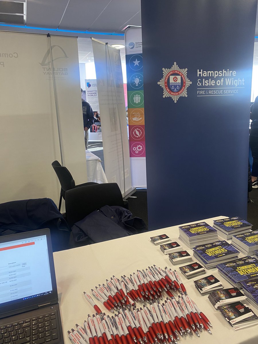 culhane_ellen's tweet photo. At @UKCareersFair @SouthamptonFC promoting all roles and opportunities within @HantsIOW_fire. #bestjobintheworld #oncallfire #needmore #communitydefenders https://t.co/8CVHvOgrC9