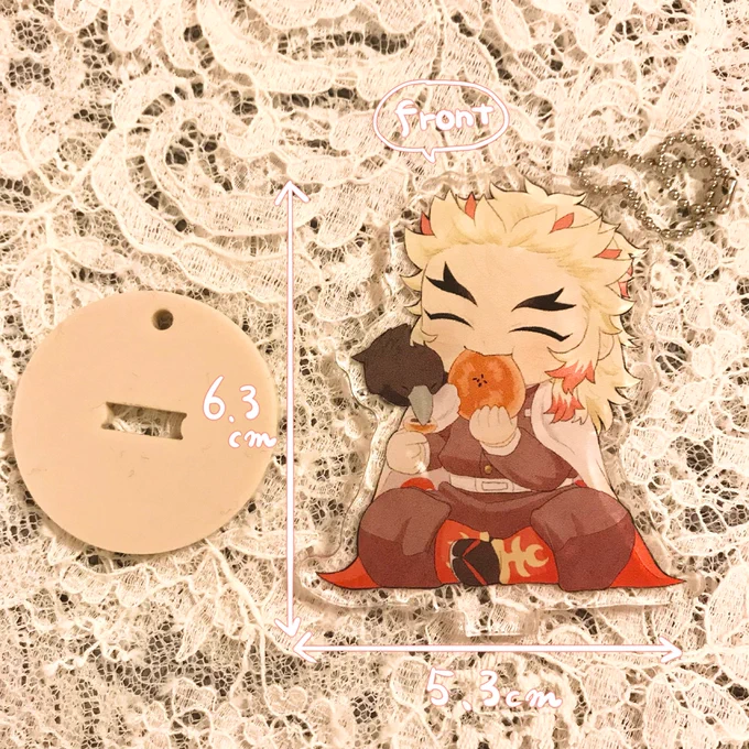 煉さん要アクスタきた〜!✨思ってたより色味淡めなのと、裏面に表面の表情が透けて見えてしまうのがちょっと気掛かりですが…今回はこれでいきます😂あと、手作りシールをつけてのプレゼントになります〜🌼 