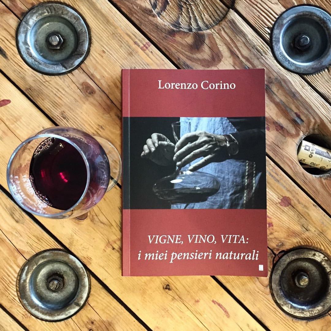 Winedetector's tweet photo. Grazie Maestro per aver trasmesso a chi ti ha voluto ascoltare la tua mirabile esperienza “sul campo”. La tua anima generosa adesso vola, e al tempo stesso risiede dentro ai tuoi vini (quelle due bottiglie rimaste saranno un inno alla tua grandezza). #lorenzocorino #rip #vino https://t.co/O0tnSognnc