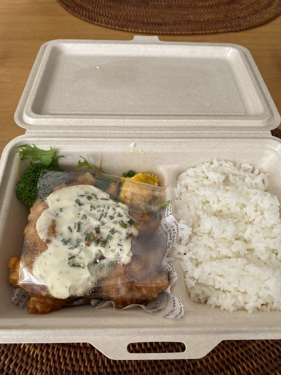 Kurasukana's tweet photo. 今日UberEATSでランチしたよ😋🍴🎶 https://t.co/yNnCVPCwZR
