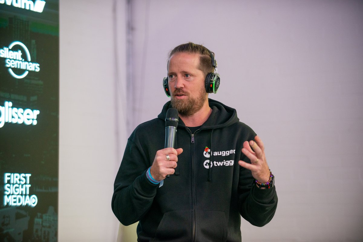 AmmpDigital's tweet photo. We had a fabulous two days at #etl21 meeting all the great people we haven't seen in a long time and showcasing our products @Twigged_io and Augged.

Thank you the @eventtechlive for putting on such a great and safe show!

#eventtech
#eventprofs 

📷 @AmmpMedia https://t.co/rIOX4HCDVR