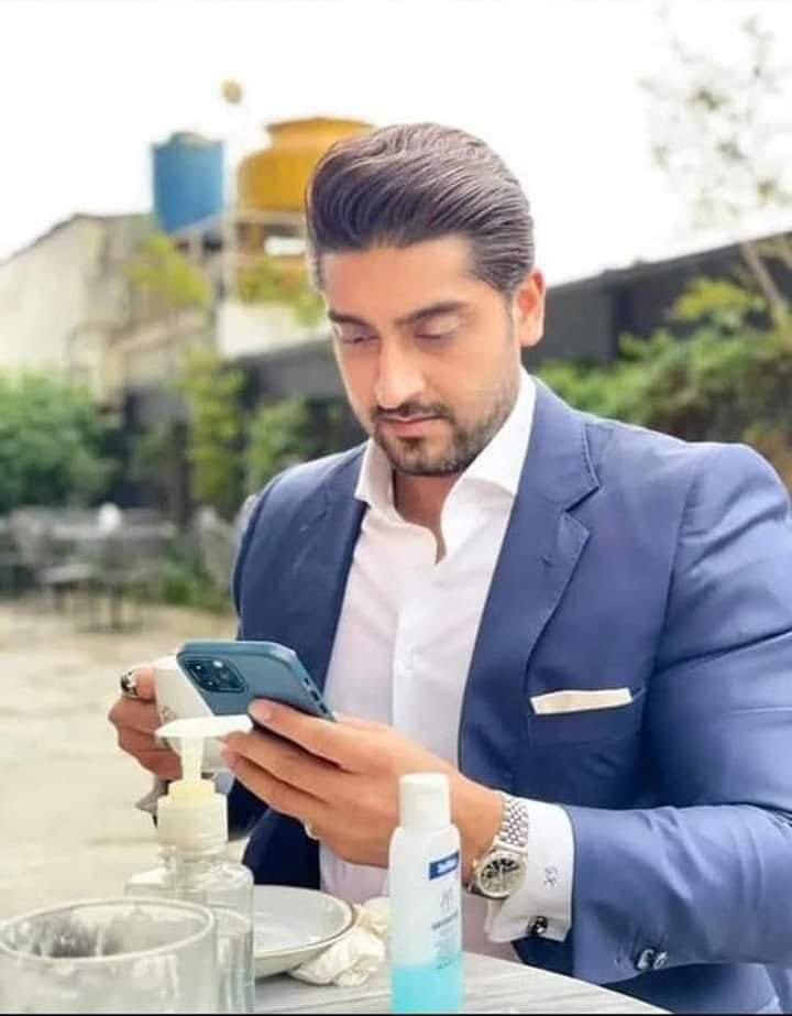 imtiazchandyo's tweet photo. قاتل ہے تو کیا ہوا؟ دیکھو کتنا ھینڈسم ایم پی اے ہے۔۔ ایک پلاٹ انسانی جان سے زیادہ قیمتی ہے۔ بی بی شہید کو کیا پتہ پارٹی ایسے بدمعاشوں کے حوالے ہوجائے گی۔ 
#ArrestGanhwarIsran. https://t.co/3Uazjpjzqx