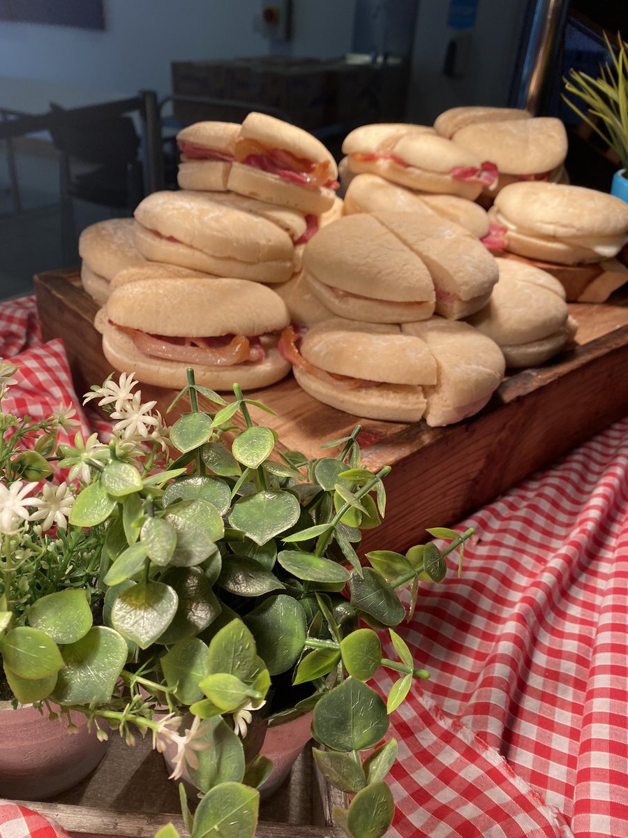 Bacon butties treat at break today for all school staff  <a href="/YarmSchool/">Yarm School</a> <a href="/MichelleHought3/">Michelle Houghton</a> <a href="/IndiesSodexo/">IndependentsBySodexo</a> <a href="/andy_matthewman/">Andy Matthewman</a>