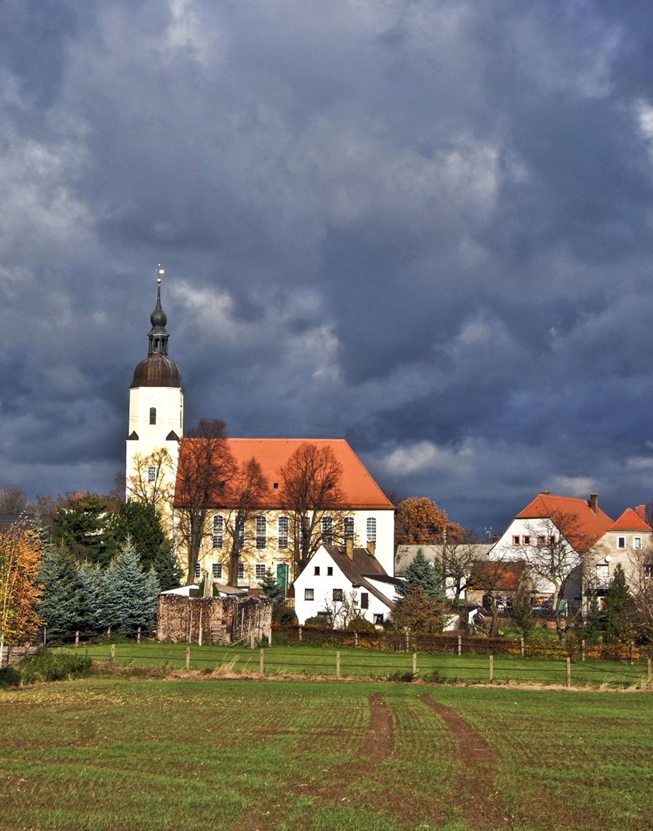🌳Die #Grimma|er Initiative #Baumwege setzt sich für mehr #Grün ein. 🌳 Am 6.11., 9 Uhr  sollen in #Zschoppach Bäume gepflanzt werden. 🌳 Für diese Aktion werden helfende Hände gesucht. Treff Schule. Danke  Foto: Gerhard Weber  grimma.de/regional/veran…