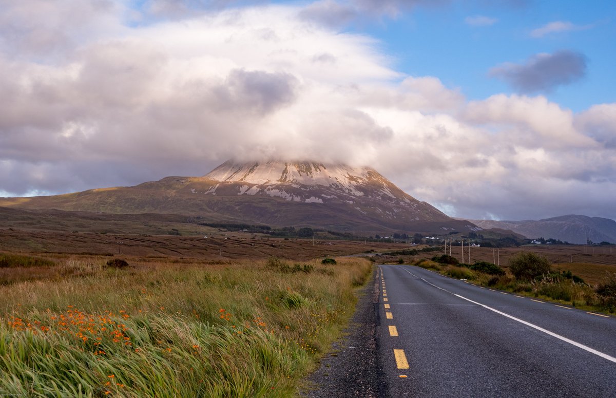edgecases_scape's tweet photo. Mount Errigal, Co. Donegal, swathed in clouds.

https://t.co/xORsD4LTnR https://t.co/ylYQ3vxxvl