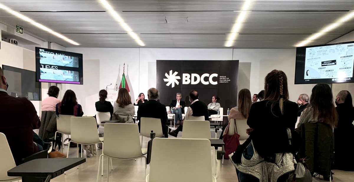 onoff_es's tweet photo. Interesante charla sobre la Gestión de Derechos de Propiedad Intelectual y su nueva modificación @maivaldeflores #bdcc #juevesbdcc https://t.co/Gb7gZAGySJ