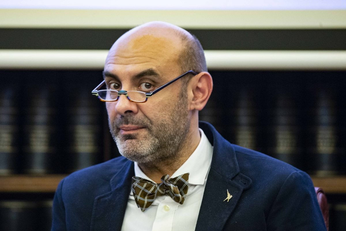 oh no!! un pelato ha sentito che lo hai chiamato pelato e ora è arrabbiato!! scappa!!! <a href="/SimoPillon/">Simone Pillon</a>