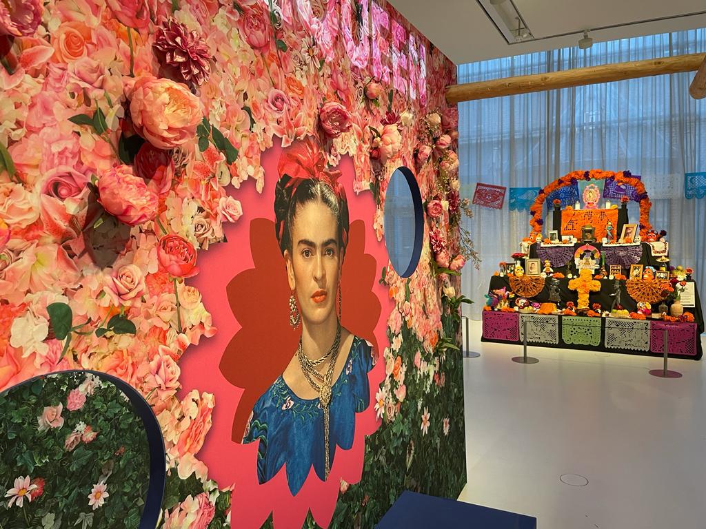 EmbaMexNL's tweet photo. Our #DayOfTheDeath altar, produced by the Embassy and the #Mexican and #Dutch communities in 
@DrentsMuseum @Gemeente_Assen, is participating at a contest with other embassies of 🇲🇽around the world. 
Please give us a "like" by following this link: https://t.co/FPdmZSCaqR https://t.co/Qm49TbF9wt