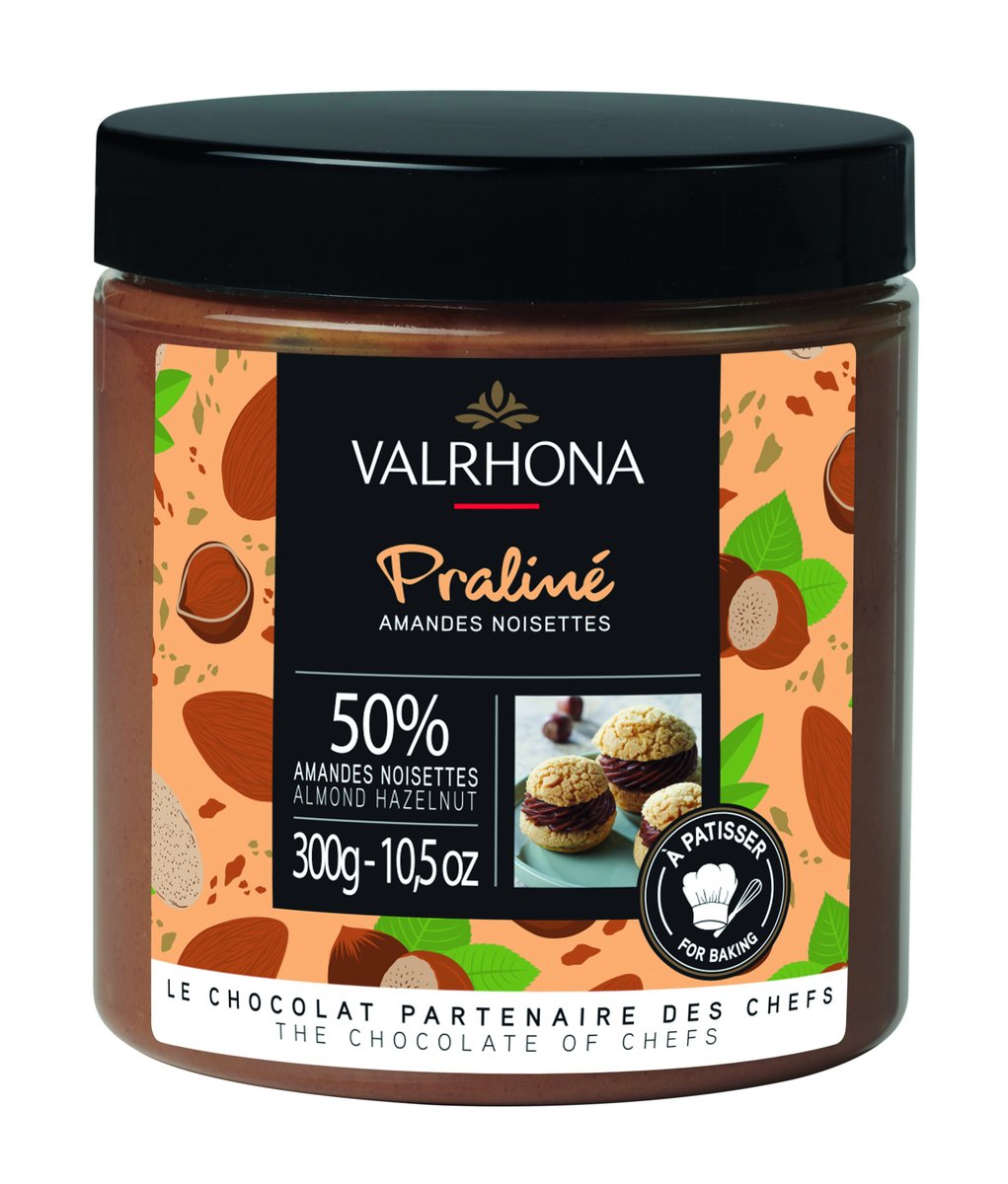 ChocTradingCo's tweet photo. WIN... #Valrhona Praline &amp; Chocolate Recipe Book in our November competition. #FollowUs and #RT #CTCBF21 to enter. 1st Prize worth over £40! Full details here: https://t.co/gr4LIE0WSc Over 18's &amp; UK only. https://t.co/bTDCf7w3tr
