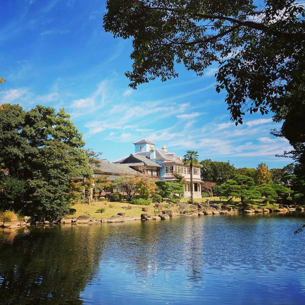 takahagi's tweet photo. 洋館と和館が繋がってる不思議。モダン？
#洋館 #和館 #六華苑 #三重観光 #三重旅行 #桑名 #三重 #buildings #tourism #sightseeing #kuwana #mie https://t.co/gIxj9HOvKc https://t.co/uIjV15AmsL