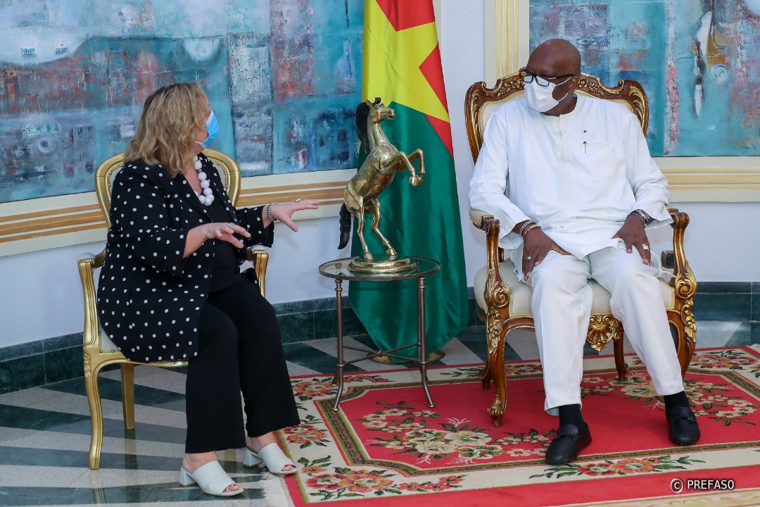 rochkaborepf's tweet photo. J'ai reçu ce vendredi @ecdelre en visite de travail au Burkina Faso.
Sécurité et développement au centre de nos échanges. Nous nous sommes engagés à renforcer le partenariat Stratégique entre le Burkina Faso et l'Union Européenne. https://t.co/oQZ398Gr9j