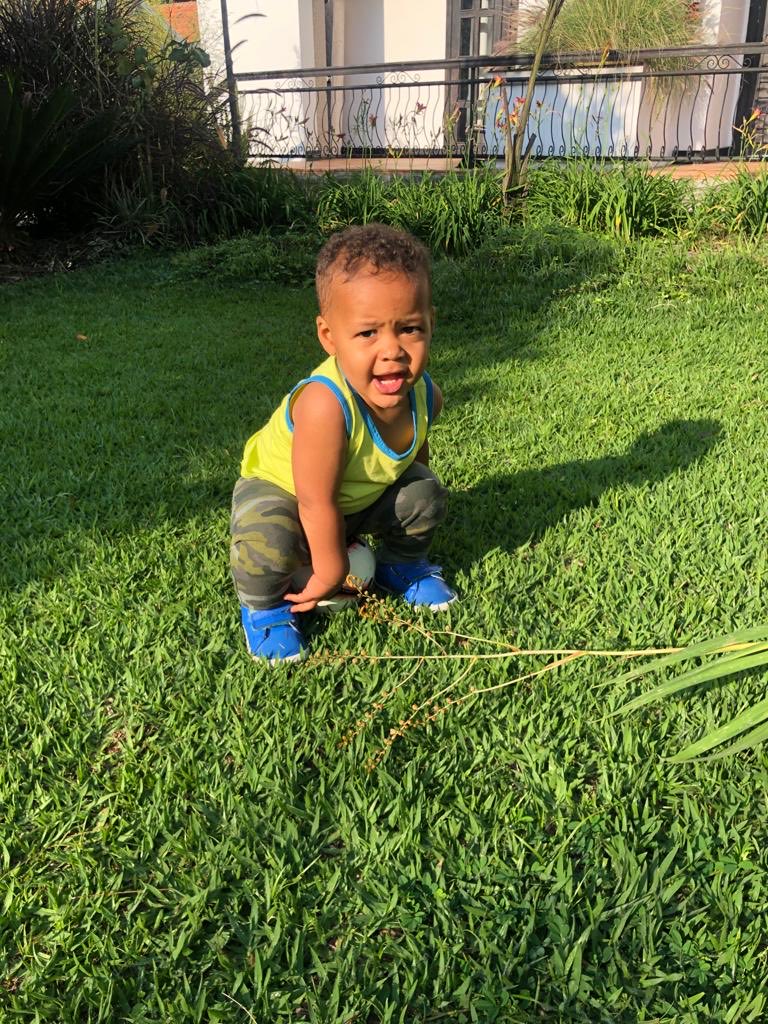 FiveVolcanoes's tweet photo. Our little guest eating life with a big spoon😍, what’s better? 
#FiveVolcanoesMoments #RwandaBestHotels #VisitRwanda https://t.co/vAMqh18z9C