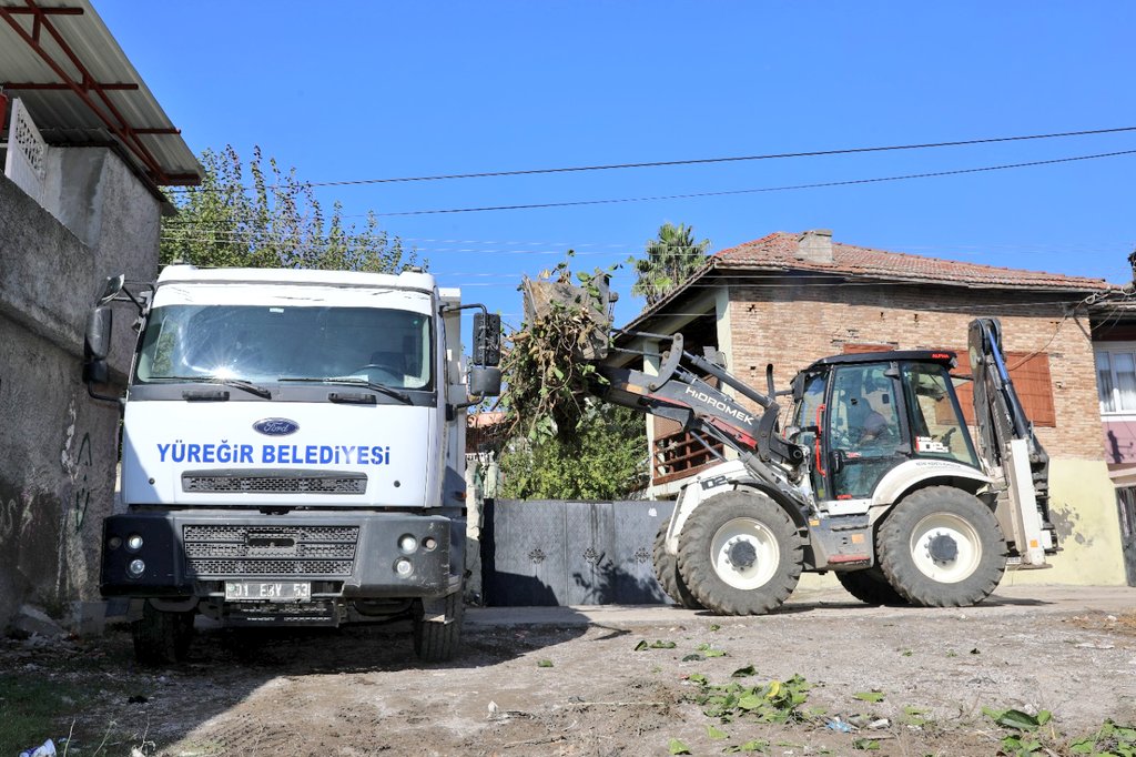 yuregirbld's tweet photo. Her şey daha güzel, 
daha temiz bir Yüreğir için... 🌿

Temizlik, Park Bahçeler ve Fen İşleri ekiplerimiz, rutin çalışmalarına ek olarak mahalle mahalle genel temizlik uygulamasına devam ediyor.

📍Cumhuriyet https://t.co/xcrsjChCH5