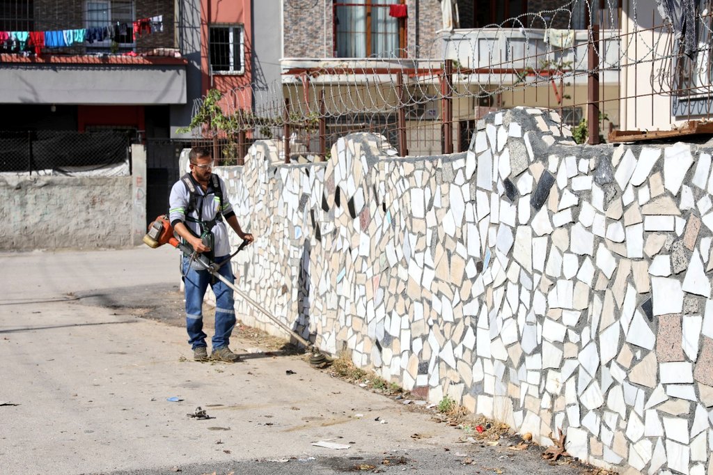 yuregirbld's tweet photo. Her şey daha güzel, 
daha temiz bir Yüreğir için... 🌿

Temizlik, Park Bahçeler ve Fen İşleri ekiplerimiz, rutin çalışmalarına ek olarak mahalle mahalle genel temizlik uygulamasına devam ediyor.

📍Cumhuriyet https://t.co/xcrsjChCH5