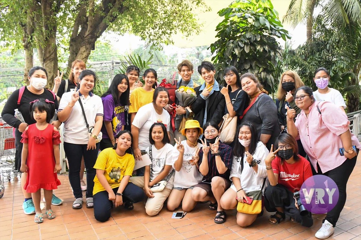 ryouichi29's tweet photo. This was from last year, February 11, 2020 at the Mall Bangkae with your Home and Ph fcs. We miss you dearly and hope to see you again soon. 😊
#HappyRun28th
(picture from @ThailandVry ) https://t.co/rHQON0Vuzm