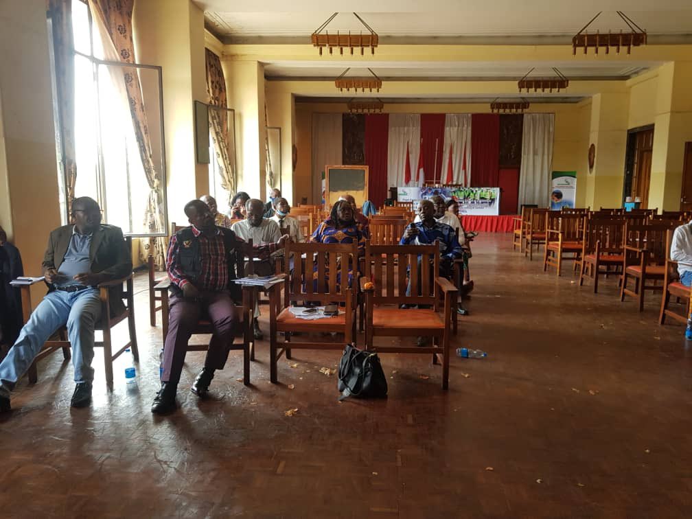 CongoMines's tweet photo. #RDC_Mines_RSE:Lancement de la formation des membres des comités locaux de suivi de l’exécution des cahiers des charges des entreprises minières #RuashiMining et #SOMIKA dans le H-Katanga. Formation facilitée par #OMGC avec appui technique et financier du @CarterCenter et de #GIZ https://t.co/psCifpLSDJ