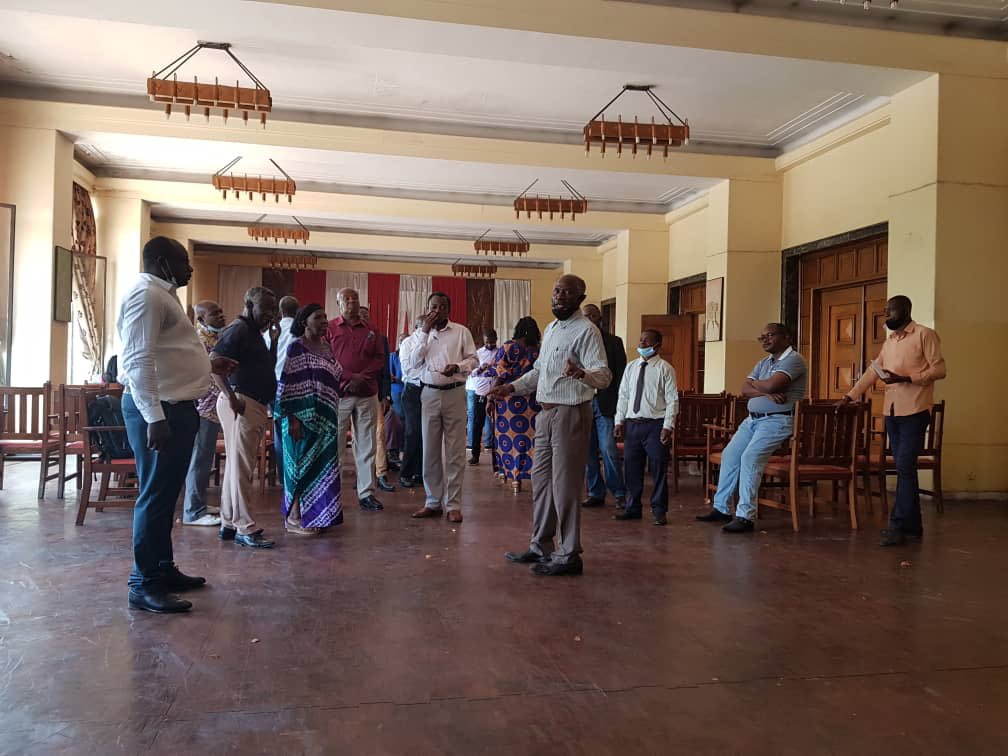 CongoMines's tweet photo. #RDC_Mines_RSE:Lancement de la formation des membres des comités locaux de suivi de l’exécution des cahiers des charges des entreprises minières #RuashiMining et #SOMIKA dans le H-Katanga. Formation facilitée par #OMGC avec appui technique et financier du @CarterCenter et de #GIZ https://t.co/psCifpLSDJ