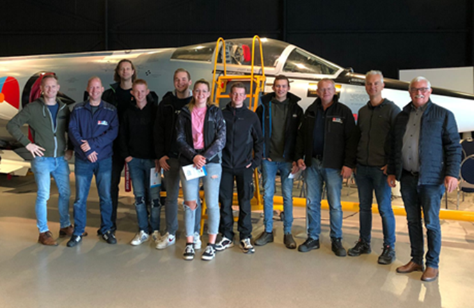 SOMACollege's tweet photo. Medewerkers en studenten volgen leerzame waterstofdag en melden zich aan voor de Waterstof Challenge van @timkijktverder Lees hier meer: https://t.co/0YjJOb3NLp
#technicus #ookietsvoorjou #toekomst #groenekoers #emissieloos #waterstof @somabedrijfsopleidingen https://t.co/HoGBY4Oo5Z