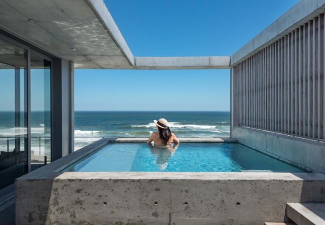 wcoast's tweet photo. RT @savenuescom: This #BathWithAView awaits you in this setting at The Olive Tree Villa, a luxury holiday home in #Yzerfontein, perfect for families or friends looking to holiday or weekend together on the West Coast. Stunning views can be enjoyed from e… https://t.co/W3m4DSfEz5