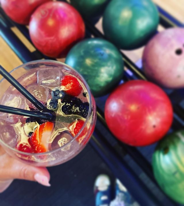 PavilionClacton's tweet photo. Sip on your favourite flavour of gin whilst you wait your turn at Pavilion Bowl – we’ve got all the refreshments you need to make sure you're ready to score that strike…

#gin #ginandtonic #bowling #tenpinbowling #clacton #clactononsea #funinessex #ginlover https://t.co/7urdwNks9q