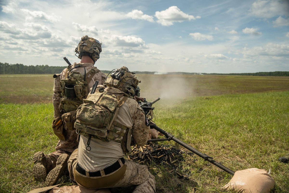 X 上的MARSOC：「Marine Raiders fire the M2 .50-caliber heavy