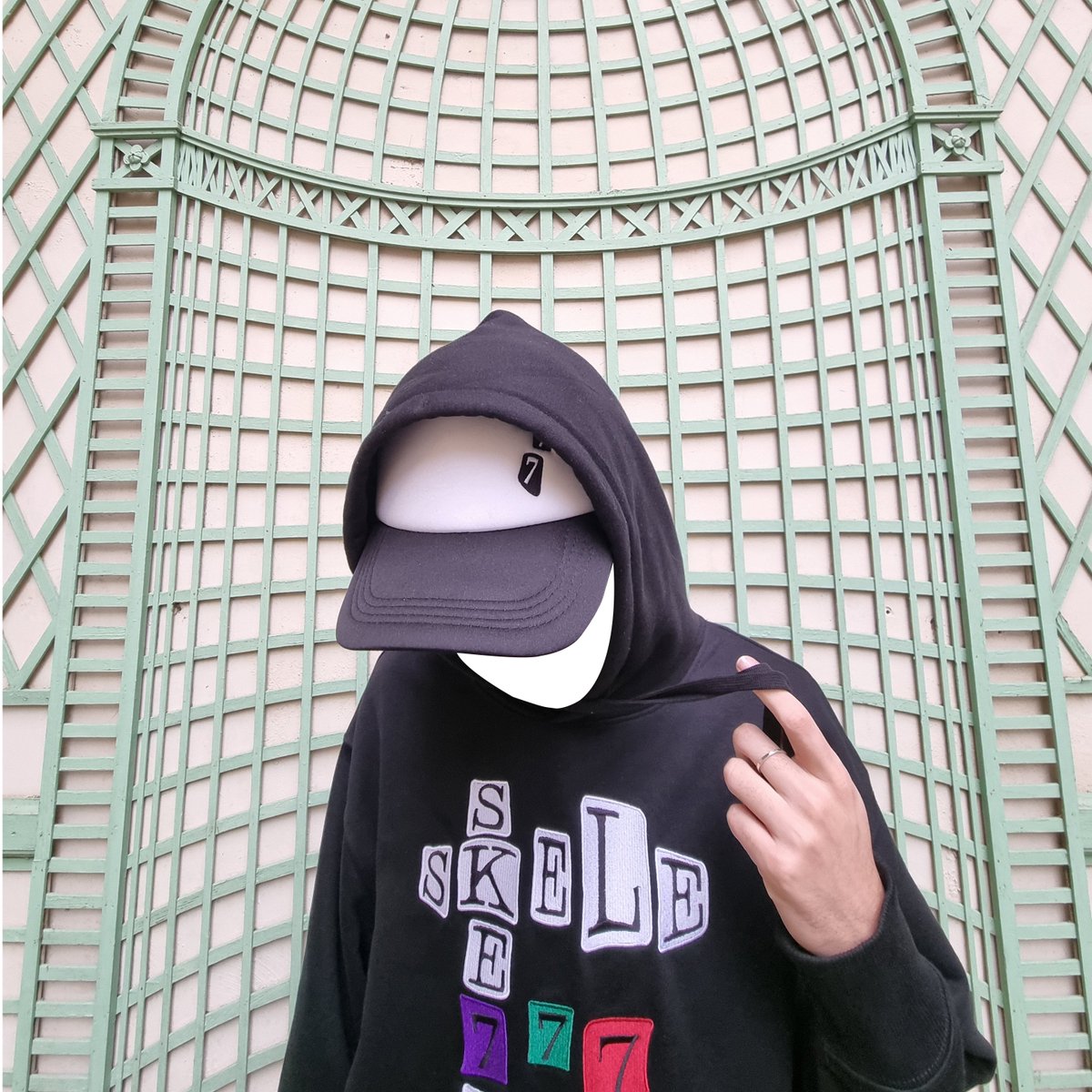 777Skele's tweet photo. crossword hoodie, 777 trucker hats, skele necklace 
&amp; leur édition digitale en NFTs pour chaque acheteur.🗣

Ce soir, 20h, uniquement sur https://t.co/Y93ELewhmX📲 https://t.co/sxD7if1UOy