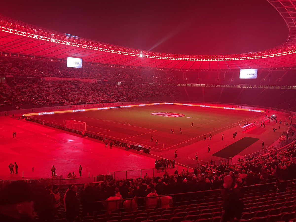 Terug naar Nederland na een heerlijke reis met onze Partners naar Berlijn. Genoten van stad, stadion en uitslag!  #unifey