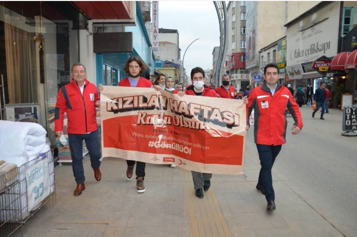 TurkBafra's tweet photo. Kızılay Haftası münasebetiyle ilçemizde Kızılay yürüyüşümüzü gerçekleştirip maske dağıtarak Kızılay haftamız hakkında bilgiler verdik.@drkeremkinik @kizilay #kızılayhaftası #kizilay #hilalolsuntürkiye https://t.co/CFVgjKzI5q