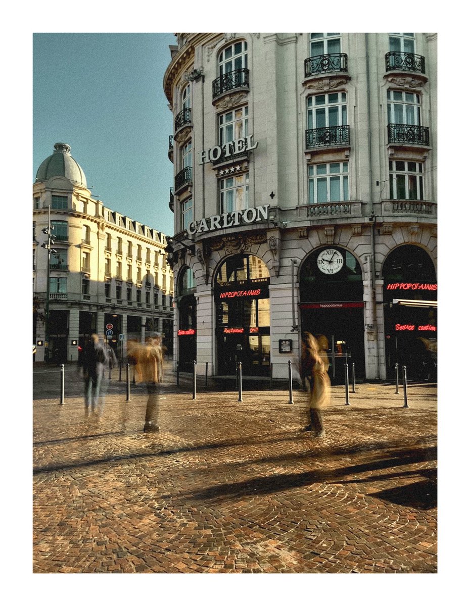 ThomasGrember's tweet image. /Strangers dancing in the light/