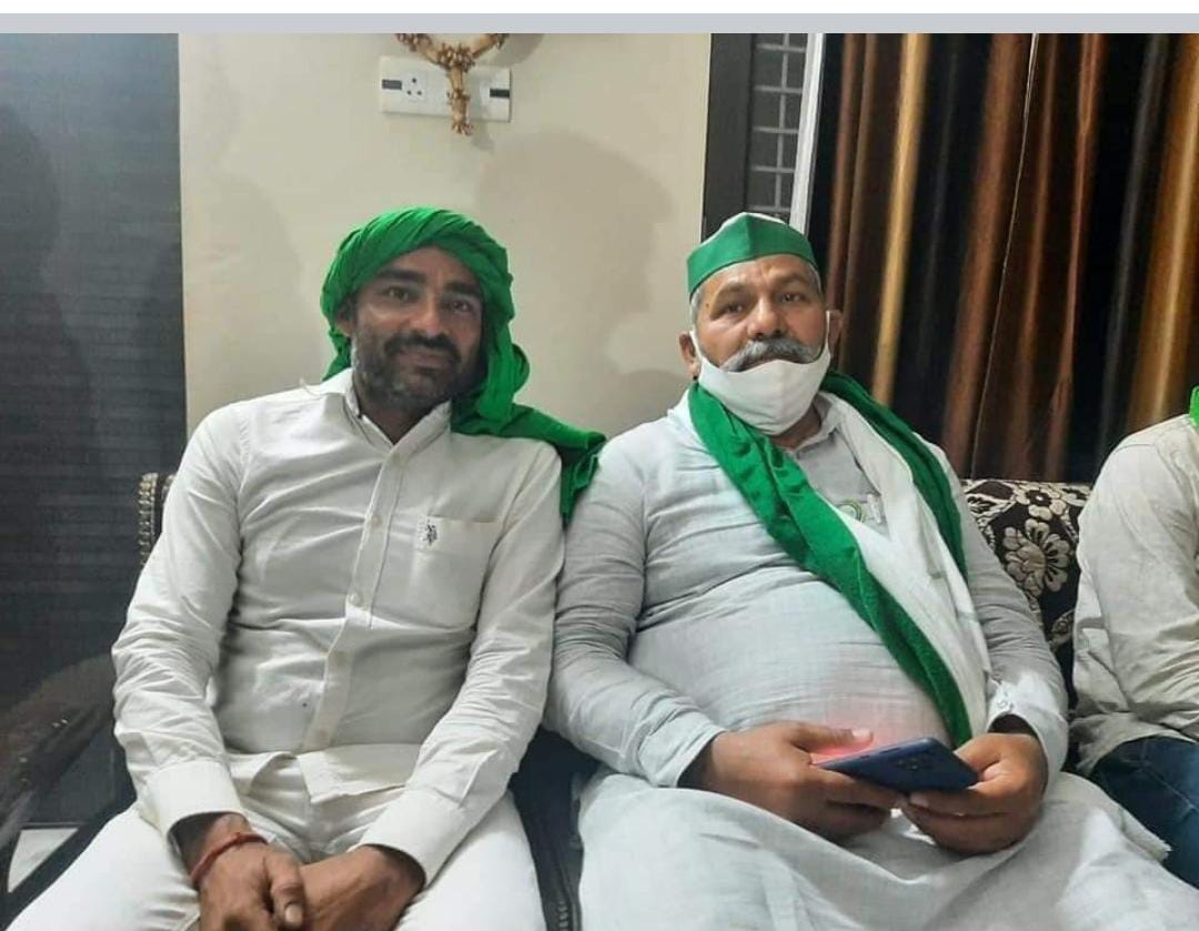 Tveer_13's tweet photo. कुलदीप राणा, 
दुआ करो प्लीज 🙏 भाई खतरे से बहार जल्दी आ जाये, जिंदगी मौत से लड़ रहे है 🙏👇

भाई की ��ालत फिलहाल गंभीर है।प्रशाशन की बेरहमी बर्दाश्त से बाहर है। आवाज़ उठाओ। नारनौंद थाने का घेराव हो चुका है।
#FarmerProtest
@Kisanektamorcha https://t.co/CeUC0xpFC7