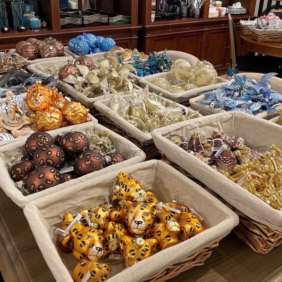 #Christmas #shop is now live!
bit.ly/3CMOuiZ