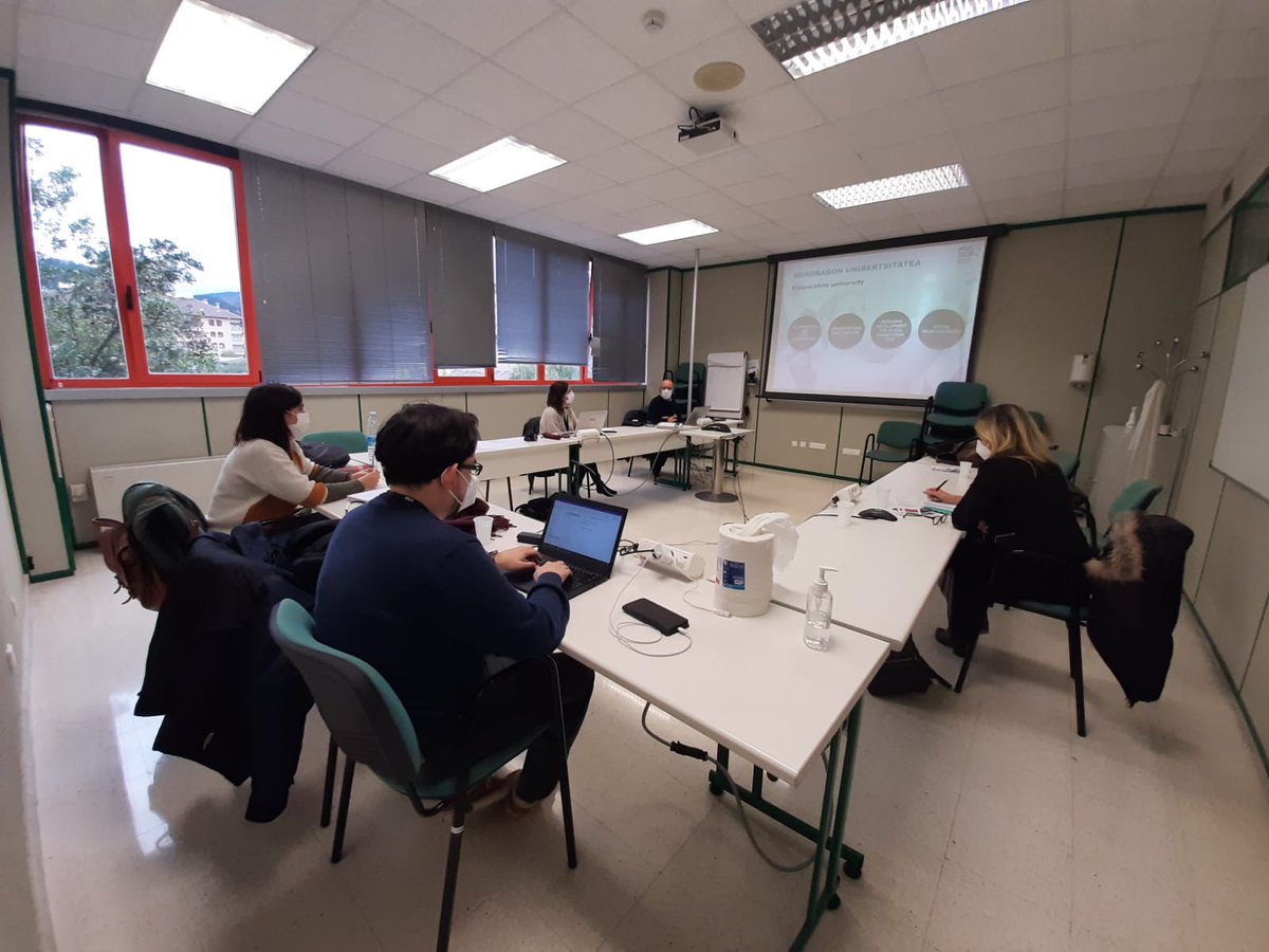 Debagoiena2030's tweet photo. Debagoienean izan dira @ClimateKIC-eko ordezkariak #Debagoiena2030 gertutik ezagutzen. D2030en egoitzan, @FagorTaldea-n, @MU_gep-n izan dira, baita @BergaraMuseoa-n ere, #Errez eta @EreindajanBer-ekin
👉 @ClimateKIC visita Debagoiena para conocer D2030 y su red de colaboración https://t.co/LTebPT7s0D