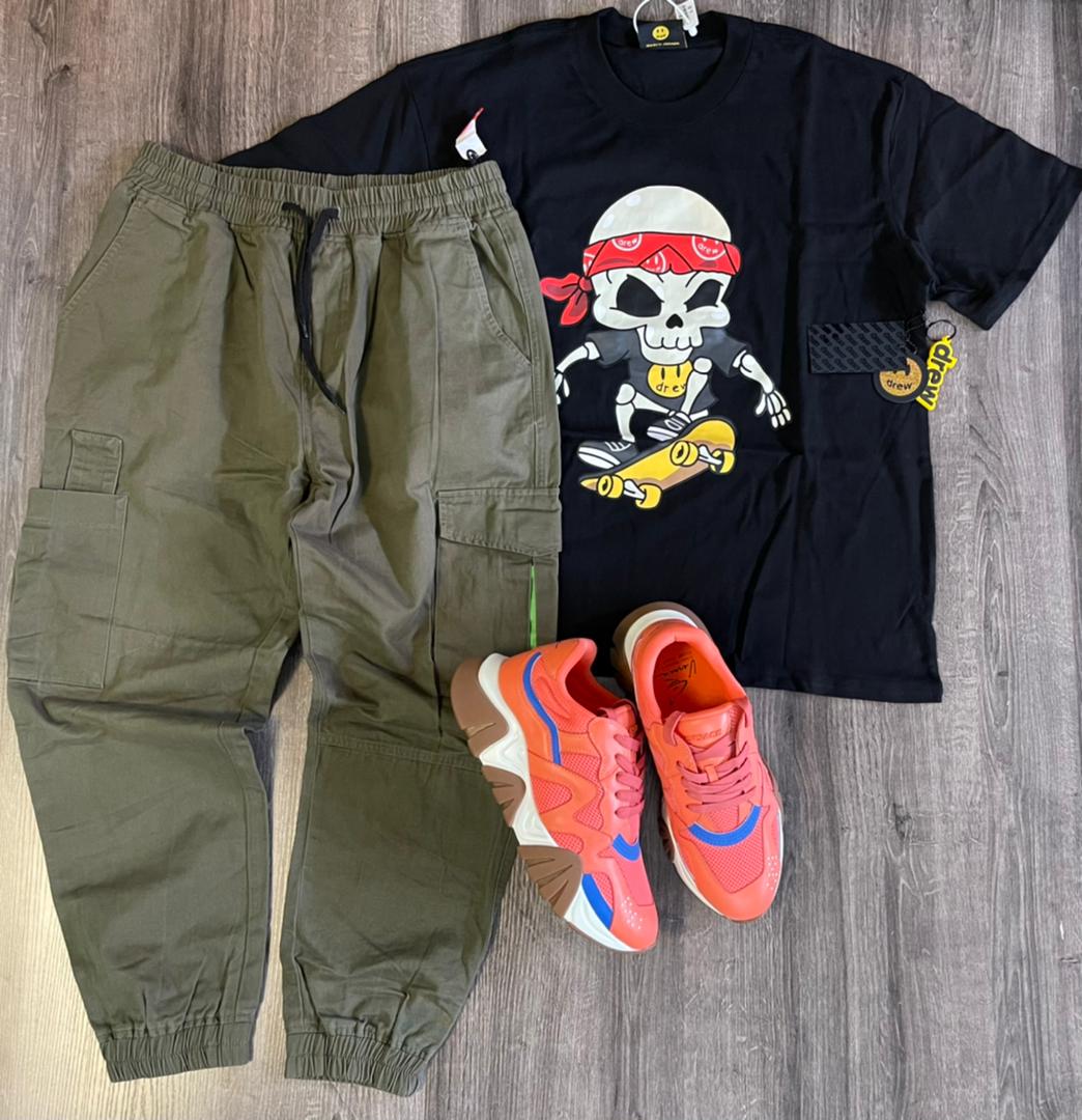 MenWithStyle__'s tweet photo. #FridaySwag !!!🤩
Aujourd'hui nous vous présentons la marque "Drew", disponible chez Men With Style au prix de 14000 FCFA.
Un rabais de 10% pour tout ceux qui feront un achat aujourd'hui.
Offre valable jusqu'à 23:59 !😎
#DressingIsALifestyle https://t.co/UxD2xbUx7U