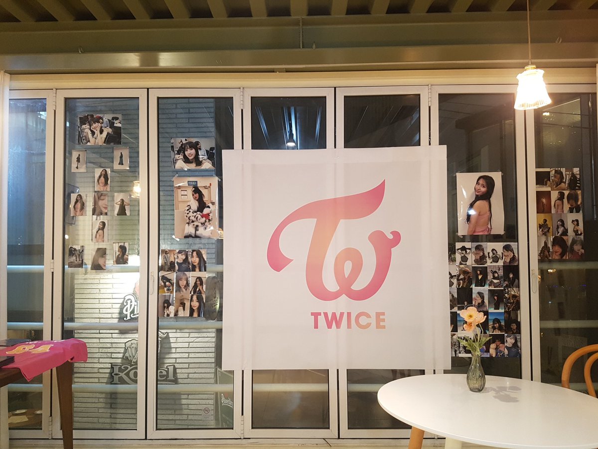 cocoatree_'s tweet photo. 🍑트와이스 모모님 생일카페가
내일(6일)부터 코코아트리에서 개최됩니다

방문이 어려우신 분들을 위하여 택배서비스를 운영합니다

https://t.co/3LIuqBumnL

#11월의_비타민_모모

#모모 #모모생일카페 #모모생일 #트와이스 #twice 
#모모는_철부지
#코코아트리 #생일카페 https://t.co/FBEzknqUZY