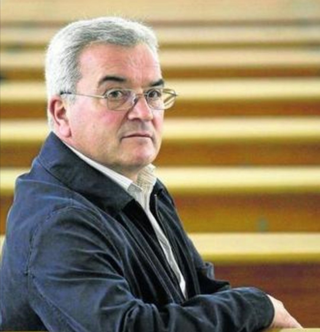 Enhorabuena. Ya lo era. Ahora el pleno <a href="/aytoalgeciras/">Ayto. de Algeciras</a> oficializa que tenemos un paisano, hijo adoptivo de nuestra ciudad. Gracias por tanto y a seguir trabajando, Pedro.