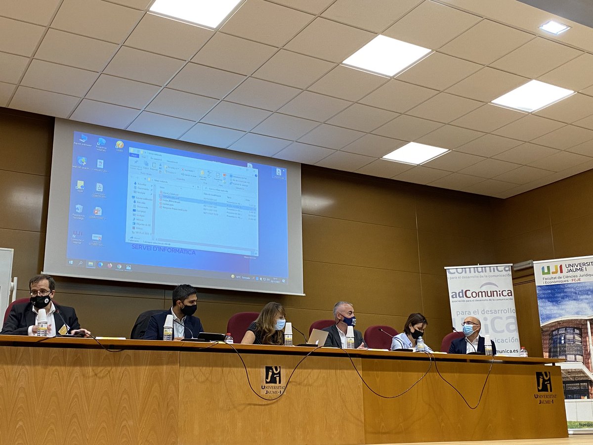 mar2222's tweet photo. 👉 Comença la taula “Els professionals de la comunicació davant el repte de la participació ciutadana als mitjans públics en l’era de la desinformació” @UJIuniversitat
#COMLOC 2021 amb @BenjaminMarinPe @apunt_media @mariajpico @crtvg @lontzo @rtve @CMM_es @euskaltelebista https://t.co/kAPCMQUfY7