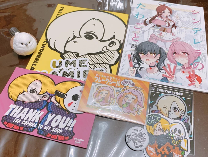 カラマスの本とグッズが到着、このご時世でも通販していただけるのありがたや…😭🙏 