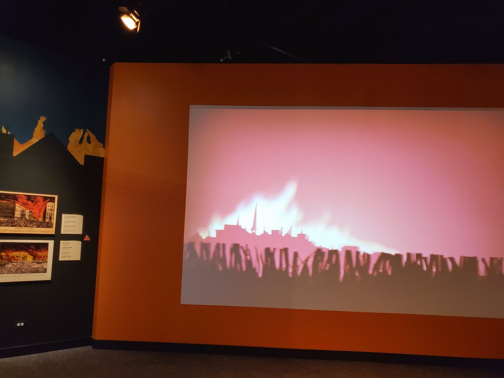 kateminch's tweet photo. Light, color, and sound have so much power in exhibits. City on Fire in @ChicagoMuseum utilizes these elements so well - it's complete mood shift from chaos to decimation and desperation. These pictures definitely don't do it justice so check it out for yourself! #dpph https://t.co/FiyAd062mc