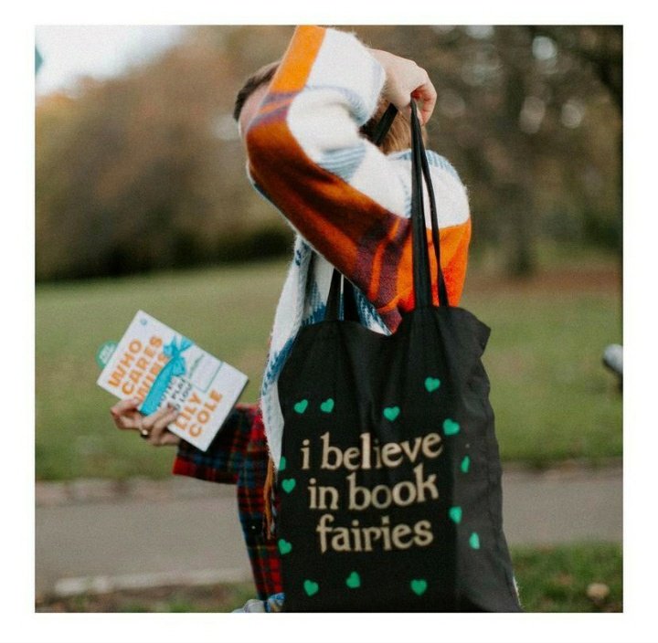 WatsonVideo's tweet image. Emma Watson Glasgow, Scotland  books!📚✨