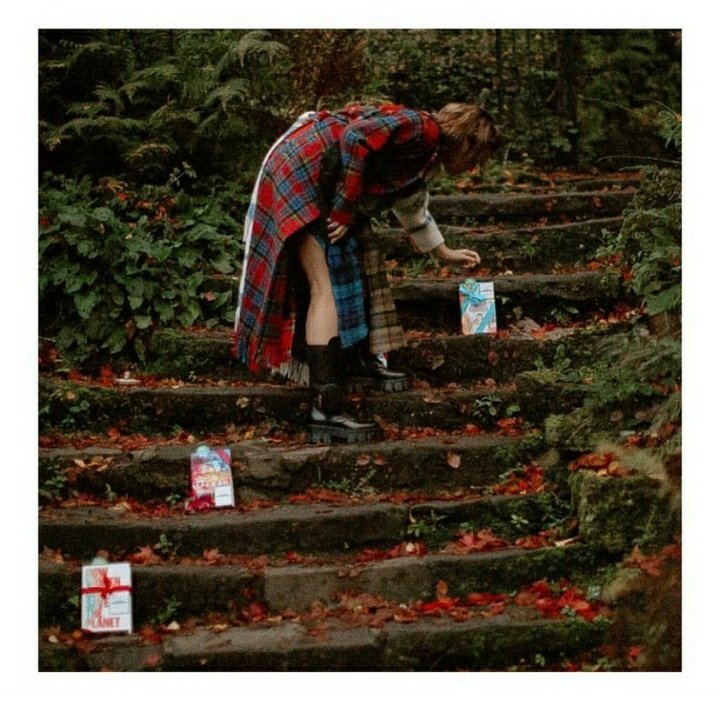 WatsonVideo's tweet image. Emma Watson Glasgow, Scotland  books!📚✨