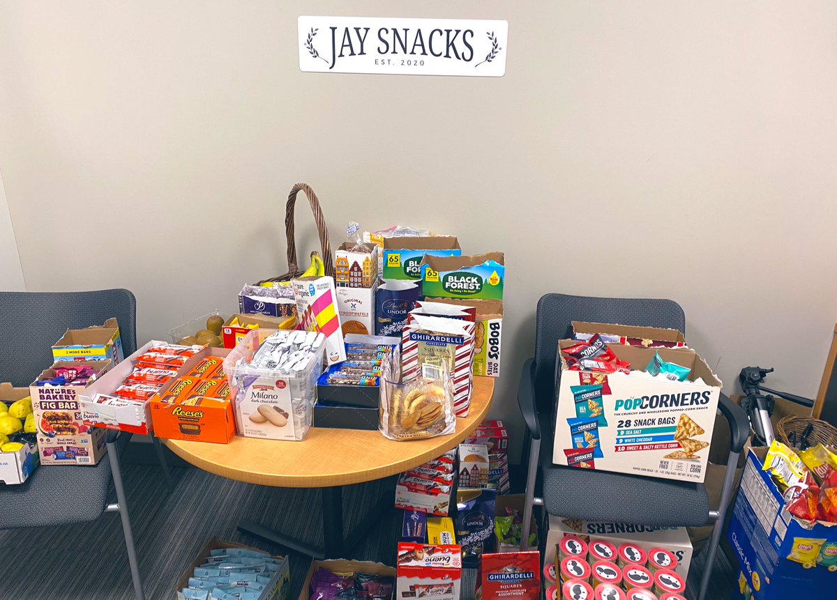 mghmedres's tweet photo. Hungry?? As an #MGH IM Resident you always have (objectively the best) snacks just moments away in @jmvyasmdphd’s office. 🤩🥳🥳 #JaySnacks #Match2022 #MedEd #MedTwitter https://t.co/PFhVGai51X
