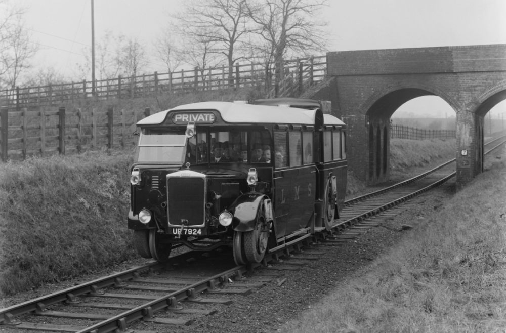 RailwayMuseum's tweet photo. Is it a bus?! Is it a train?!

NO! It's a road rail (Ro-Rail) coach on test, on the Harpenden to Hemel Hempstead branch line in 1931. https://t.co/icYKsrkz50