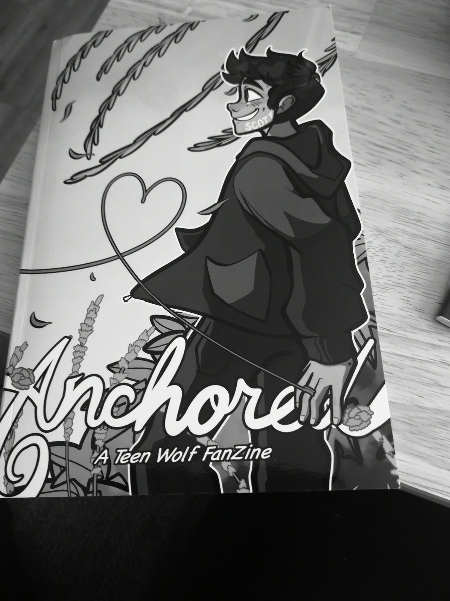SheWhoReadsFF's tweet photo. My Soulmates AU fanzine from @twsoulmateszine arrived this morning. I'm crying, everything is so pretty. I can't wait to wear my necklaces.
#TeenWolf #fanzine #sterek
#steter #stetopher #stisaac #stackson https://t.co/7C4GmosFVy