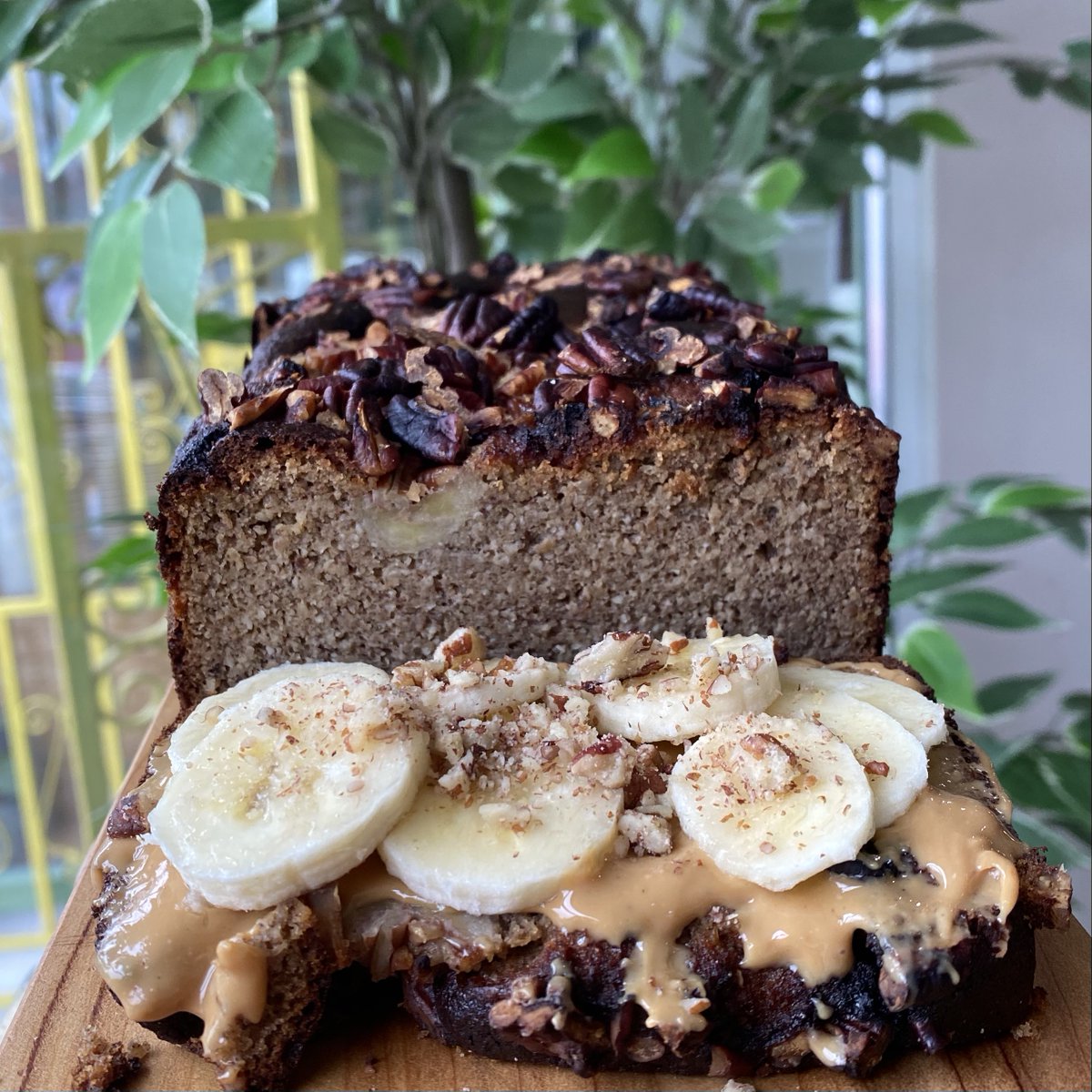 Thrivecafe_'s tweet photo. Loaded PB banana bread 💚🤤

Dairy, glútan &amp; refine sugar free home made banana bread, loaded with @nutshed_ peanut butter, extra bananas and crushed hazelnuts on top. 

The perfect treat heading into the weekend 🙌 

#healthcafe https://t.co/gPsIDjXeN1