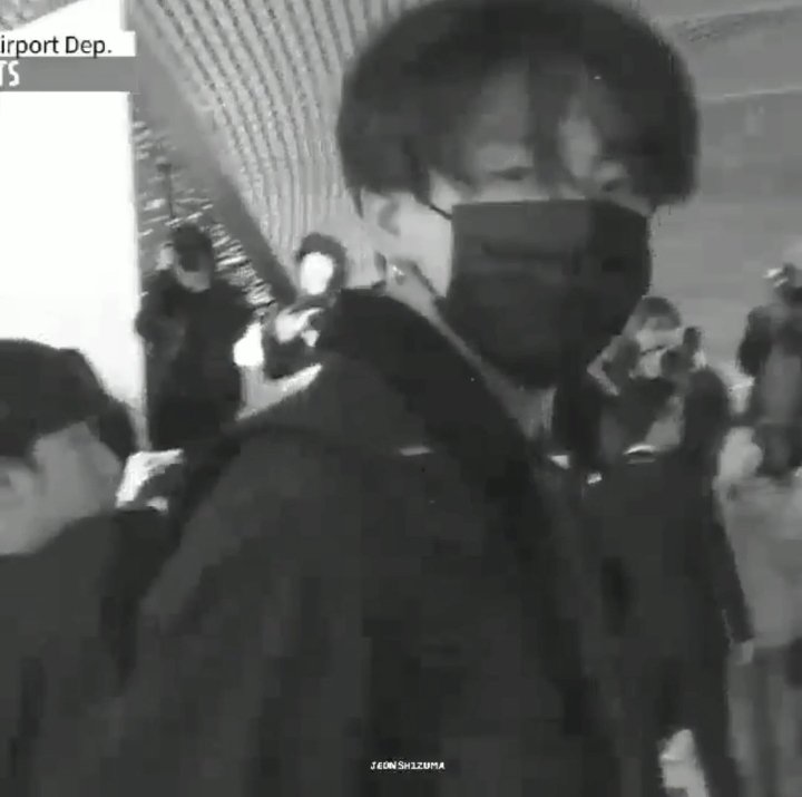 Tazria0T7's tweet photo. | Mr jeon with black mask,🖤🤎
#Jungkook #BTS https://t.co/mRx9c6PSft